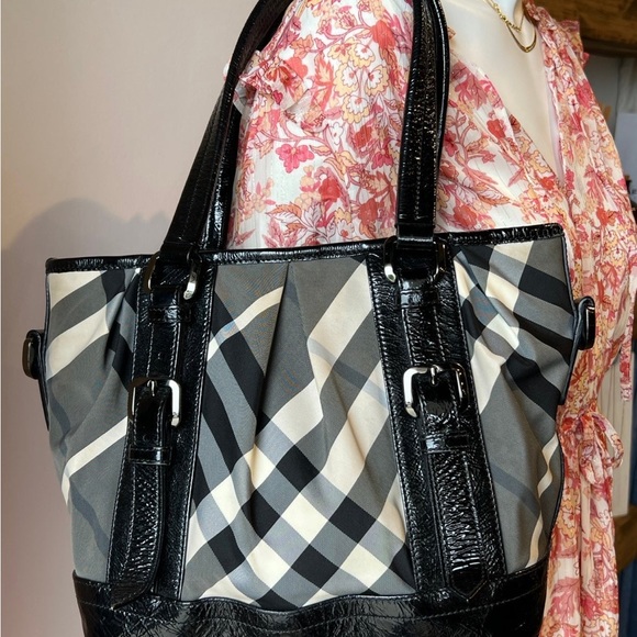 Burberry Nova Check Bag - Picture 2 of 12